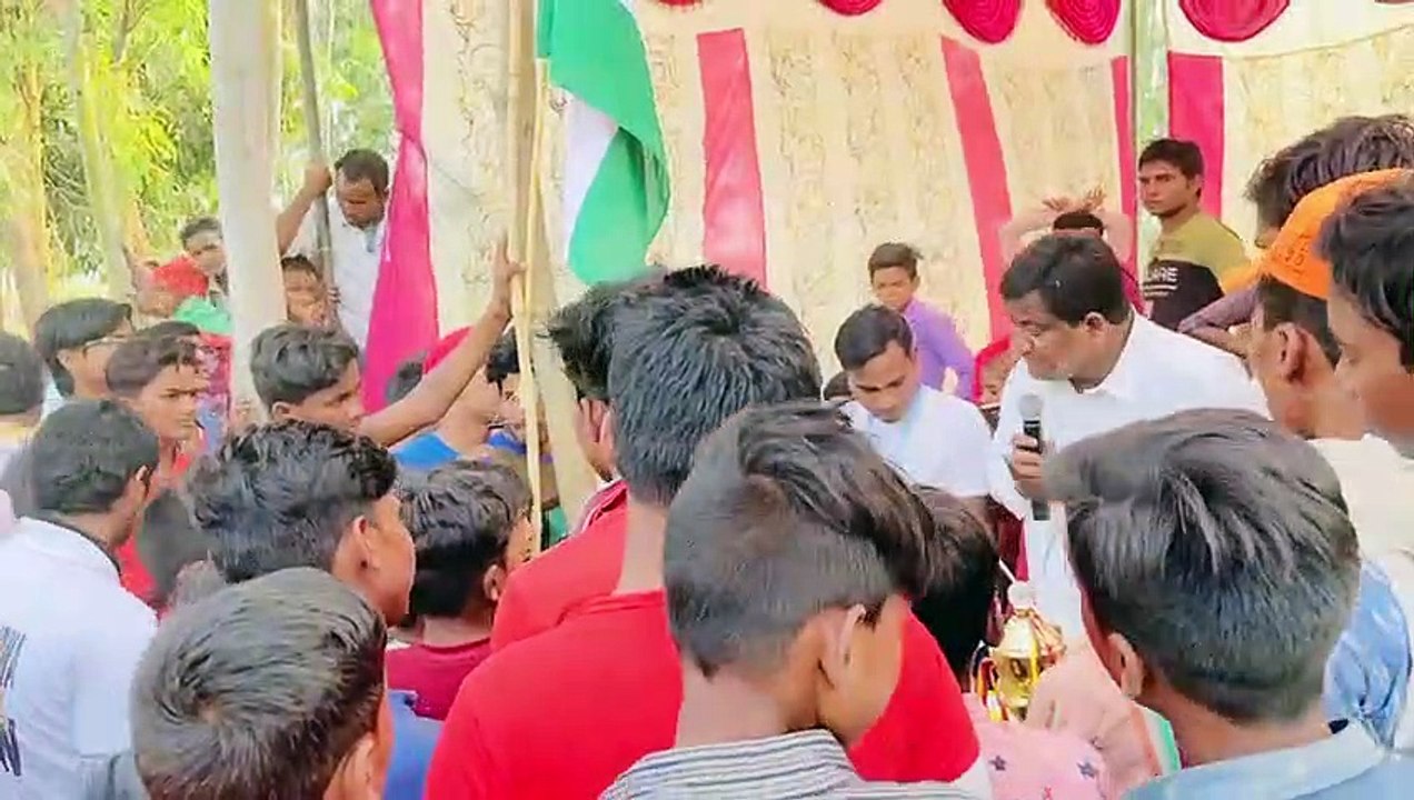 लुधोरी के दुर्गा पुरवा में डायमंड क्रिकेट टूर्नामेंट ने फाइनल क्रिकेट टूर्नामेंट