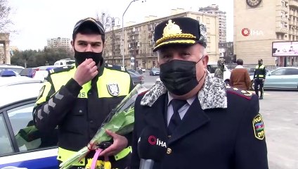 - Azerbaycan’da trafik polislerinden kadın şoförlere 8 Mart sürprizi
