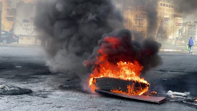 BEYRUT - Lübnan'da hayat koşulları ve doların yükselmesi protesto edildi