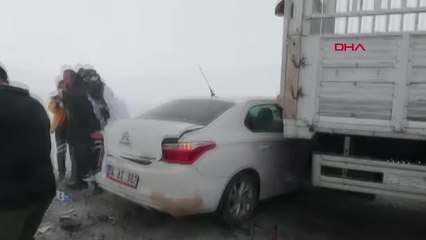 VAN Tendürek Dağı geçidinde zincirleme 'buzlanma' kazası: 1 yaralı