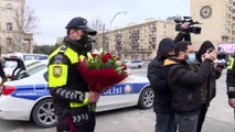 Bakü polisinden kadın sürücülere 8 Mart sürprizi