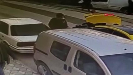 BİLECİK Kucağında çocuğu olan kadına yol ortasında yumruk attı