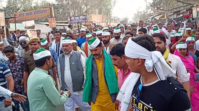किसानों की समस्याओं को लेकर उप जिलाधिकारी को सौंपा ज्ञापन