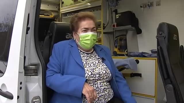 Así es Araceli, la primera mujer que se puso al volante de una ambulancia en Asturias