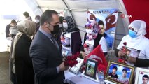 Beyoğlu İlçe Belediye Başkanı Yıldız’dan evlat nöbetindeki ailelere 8 Mart ziyareti