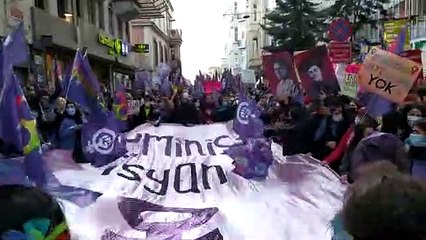 Canlı blog | 8 Mart Feminist Gece Yürüyüşü için toplanmalar başladı