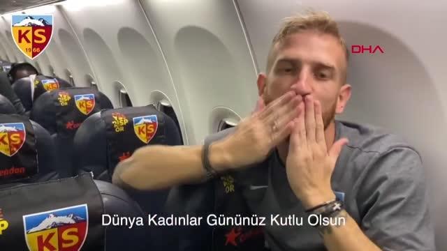 SPOR Kayserisporlu futbolcular, 8 Mart Dünya Kadınlar Günü'nü kutladı