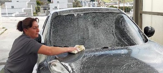 Barlak; oto yıkamada araçlara seramik yapıyor, pasta cila atıyor