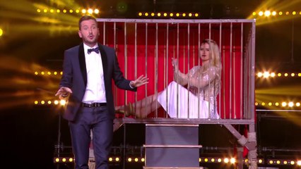 Le tour de magie de Maxime Guény qui fait disparaître Kelly Vedovelli dans TPMP