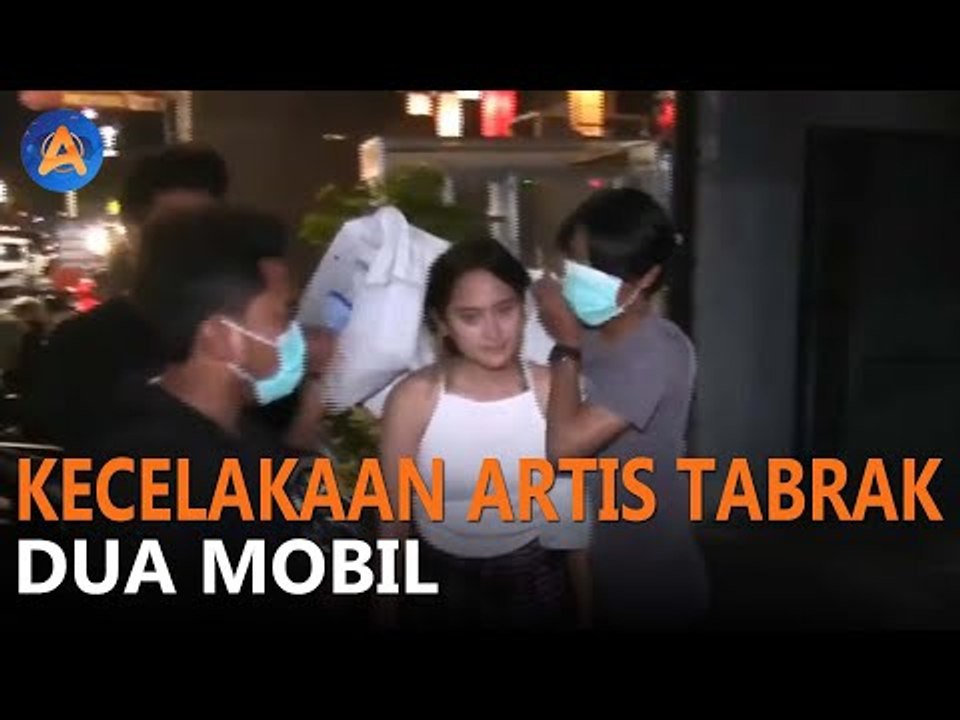 DIDUGA MABUK, ARTIS SALSHABILLA ADRIANI TABRAK 2 MOBIL