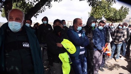 İsrail, Batı Şeria'daki Filistinli işçileri aşılamaya başladı