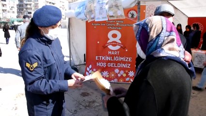 KIRŞEHİR - Kadınların el emeği ürünleri meydanda kurulan stantlarda tanıtıldı