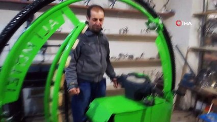 Tek tekerli motosikleti görenler dönüp bir daha bakıyor