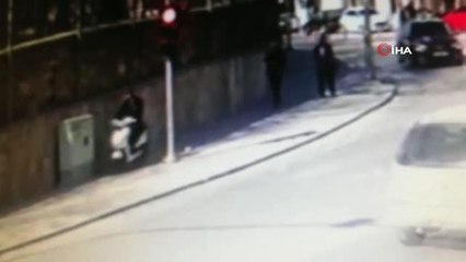 Düşen altınları cebine attı "Pardon altınlarınızı satıp yedim, param olursa ödeyeceğim" dedi