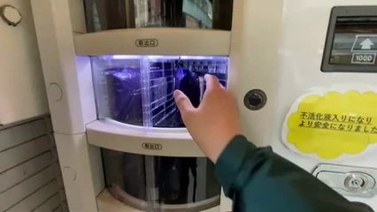 Japón instala en la calle máquinas expendedoras de test PCR contra la covid-19