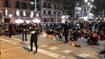 Els manifestants denuncien que la dona és víctima d'injustícies, violacions i discriminacions