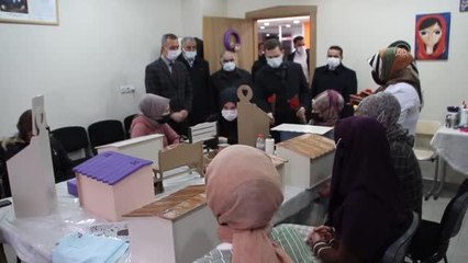 Malazgirt Kaymakamı Demirer, kadın çalışanlar ile kursiyerlerin gününü kutladı