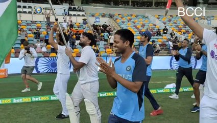 Exclusive: Head Coach Ravi Shastri delivers a dressing room speech at Gabba