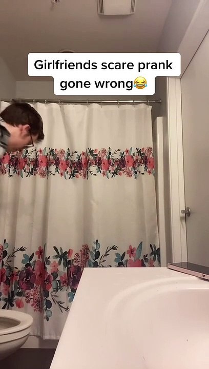 Girlfriend's Shower Scare Ends Poorly