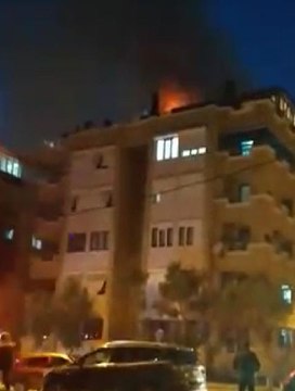 Balıkesir'de 5 katlı apartmanın çatı katında yangın çıktı