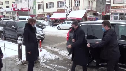 Erzurum'da bayrak teslim töreni