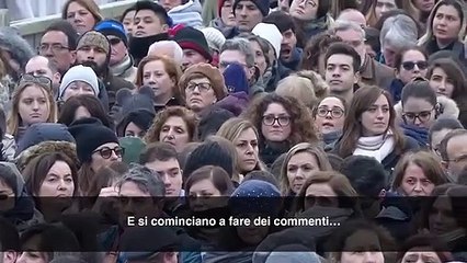 Papa Francesco: Non commentate mentre si legge la Parola di Dio