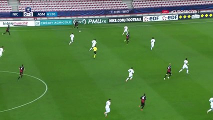 Contrôle-poitrine, deux touches et plat du pied soyeux : Dolberg, si près d'un super but