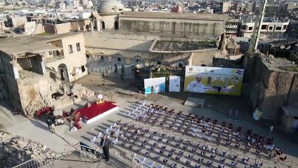 Papa concluye emocionado y cansado su histórico viaje a Irak