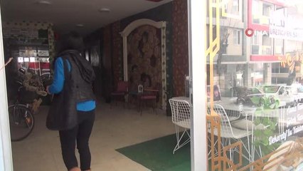 İnşaata kadın eli değdi... "Kadın dediğin bir eliyle dünyayı, bir eliyle beşiği sallar"