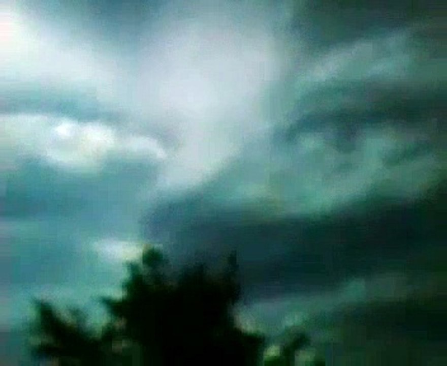 Des yeux dans les nuages