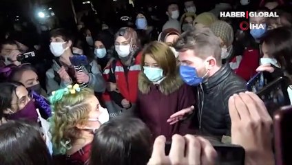 8 Mart yürüyüşünde kadınlara polis engeli