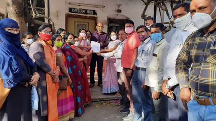 महिला कर्मचारियों ने पुरानी पेंशन बहाली की मांग का ज्ञापन सौंपा