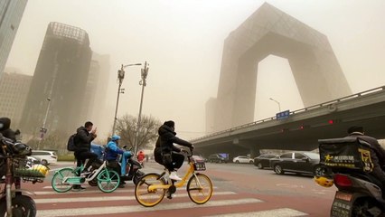 Poluição deixa o céu amarelo em Pequim