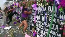 Città del Messico: manifestanti donne assaltano il Palazzo presidenziale, 81 feriti