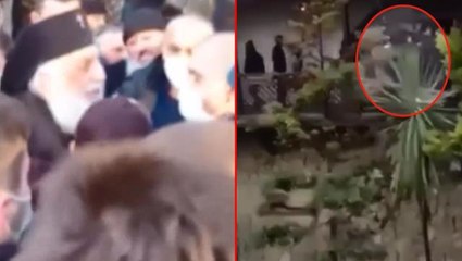 Din adamları ile cemaat arasında çıkan kavga sırasında balkon çöktü! 10 kişi metrelerce yüksekten düştü