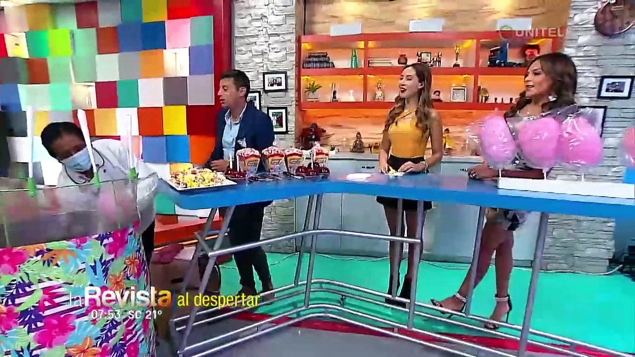 Aprendemos a hacer algodones de azúcar en La Revista