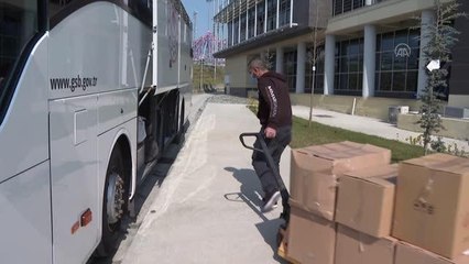 Gönüllü öğrencilerden İdliblilere kışlık kıyafet yardımı