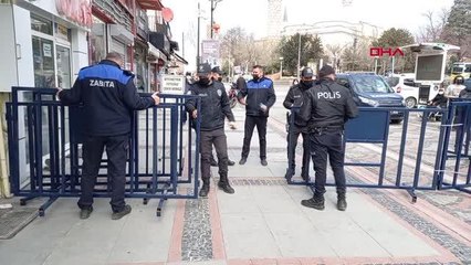 EDİRNE 'Çok yüksek riskli' Edirne'de 2 caddeye girişler bariyerlerle kapatıldı