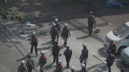 La junta militar birmana cierra medios e intimida a la población