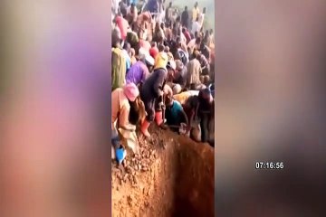 Congo: miles se abarrotan para recoger oro de una montaña