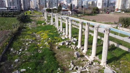 MERSİN - Deniz suyunun çekilmesiyle bir kısmı gün yüzüne çıkan antik kentin limanına ilgi