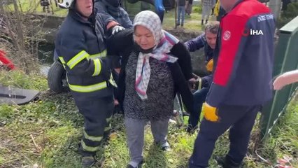 Dereye uçan araç dik durdu: 2 yaralı