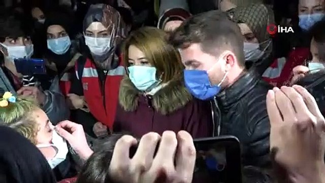 İstiklal Caddesi'nde izinsiz yürüyüş yapmak isteyen kadınlara polis engeli