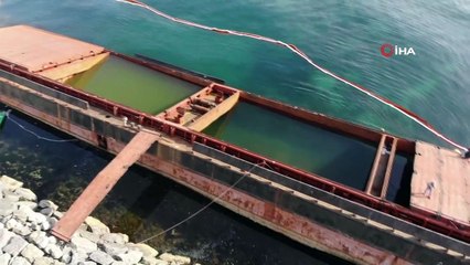 Zeytinburnu'nda kıyıya vuran gemiye parçalanma işlemleri başlatıldı