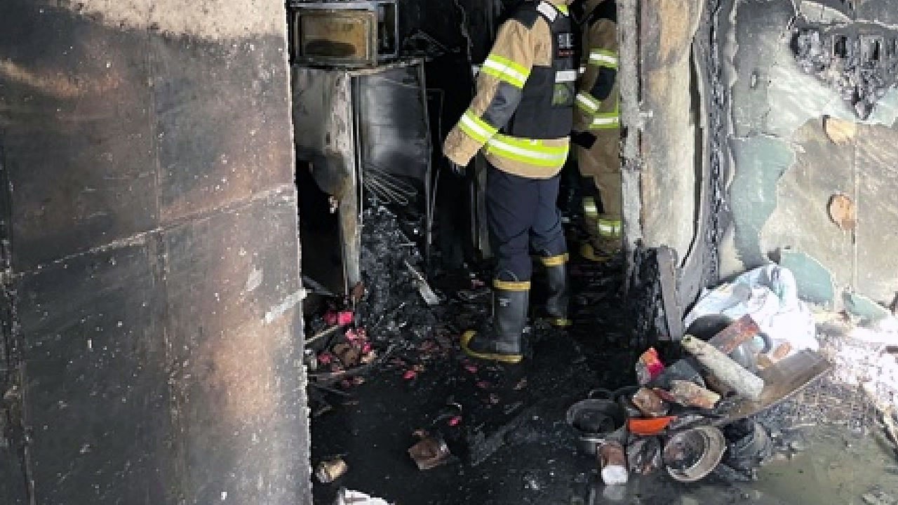 충남 당진에서 가스 폭발 추정 화재...우체국 직원 1명 숨져 / YTN