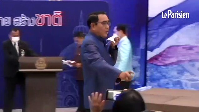 Thaïlande: le Premier ministre asperge les journalistes d'alcool pour échapper aux questions