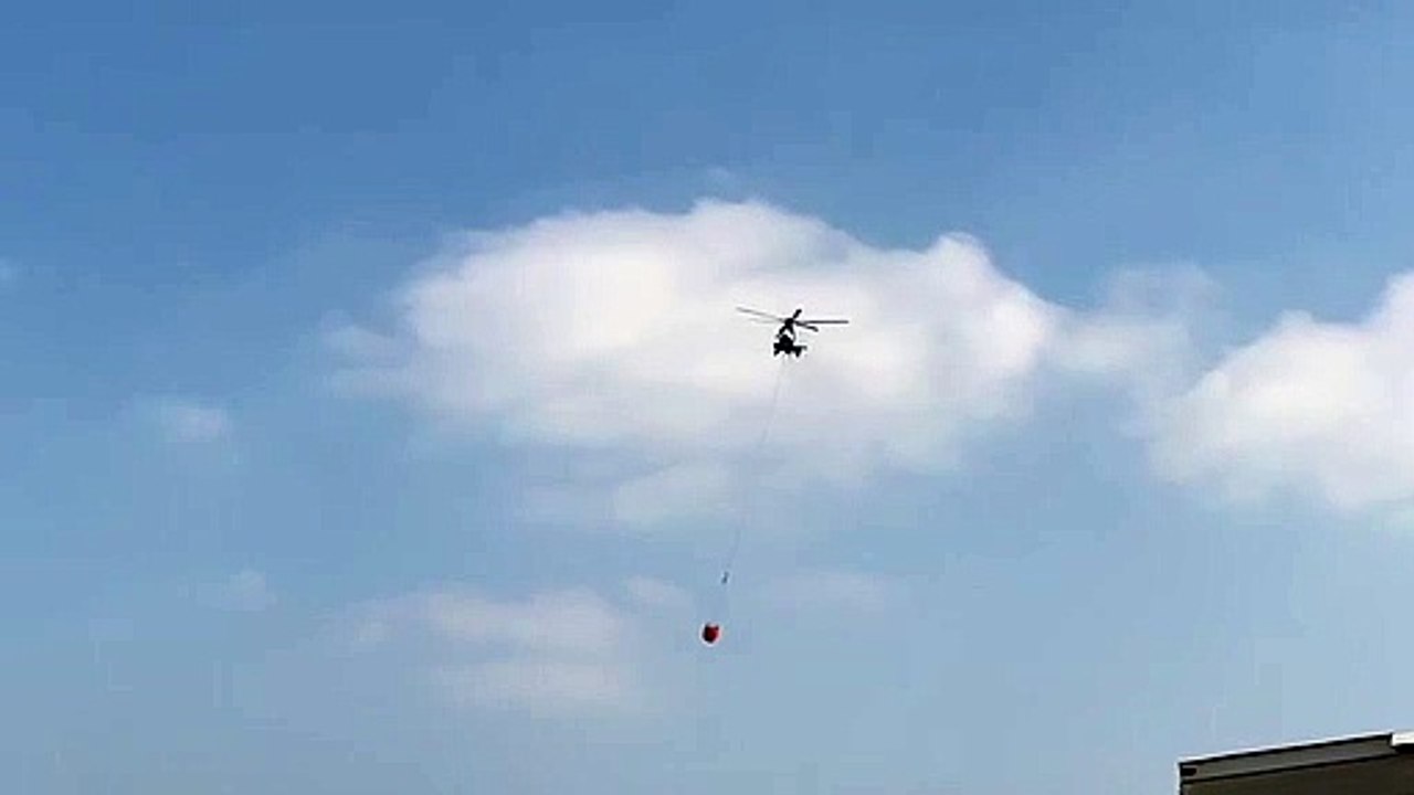 Le mardi 9 mars 2021, le Super Puma se prépare aux feux de forêts sur la zone ULM de Cabanac-Et-Villagrains