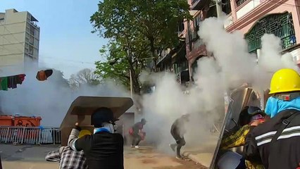 قوات الأمن البورمية تفرّق التظاهرات بسرعة غداة مداهمات وتوقيفات