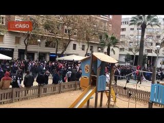El ambiente en la plaza de Artós de Sarrià empieza a calentarse