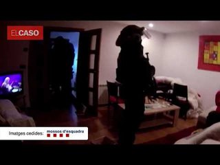 Entrada del GEI en la casa del atracador escondido en el Vendrell